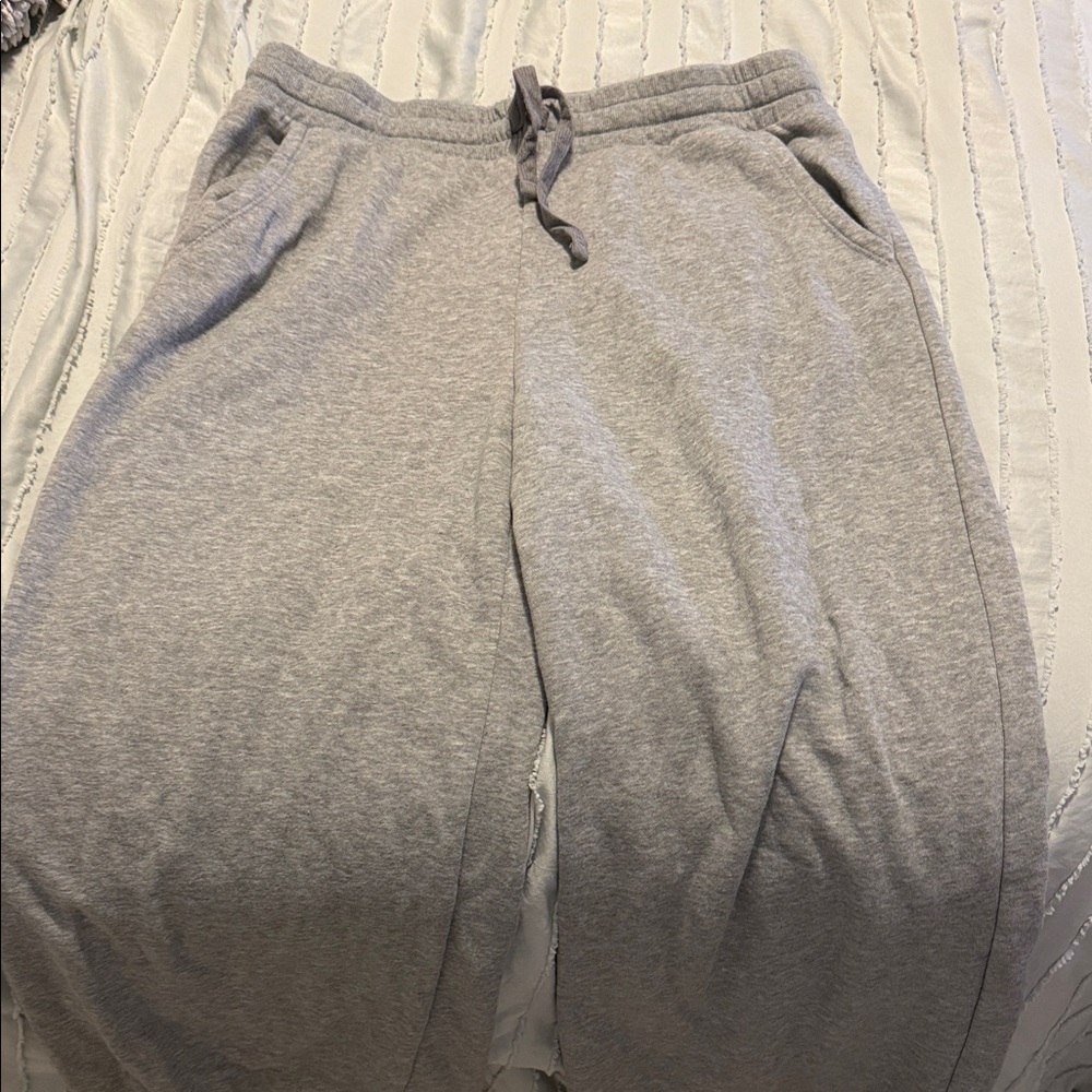 women’s size medium grey sweatpants
